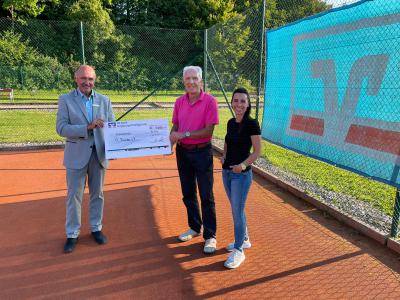 VR Bank Augsburg-Ostallgäu eG unterstützt Tennisclub Buchloe e.V. mit großzügiger Spende